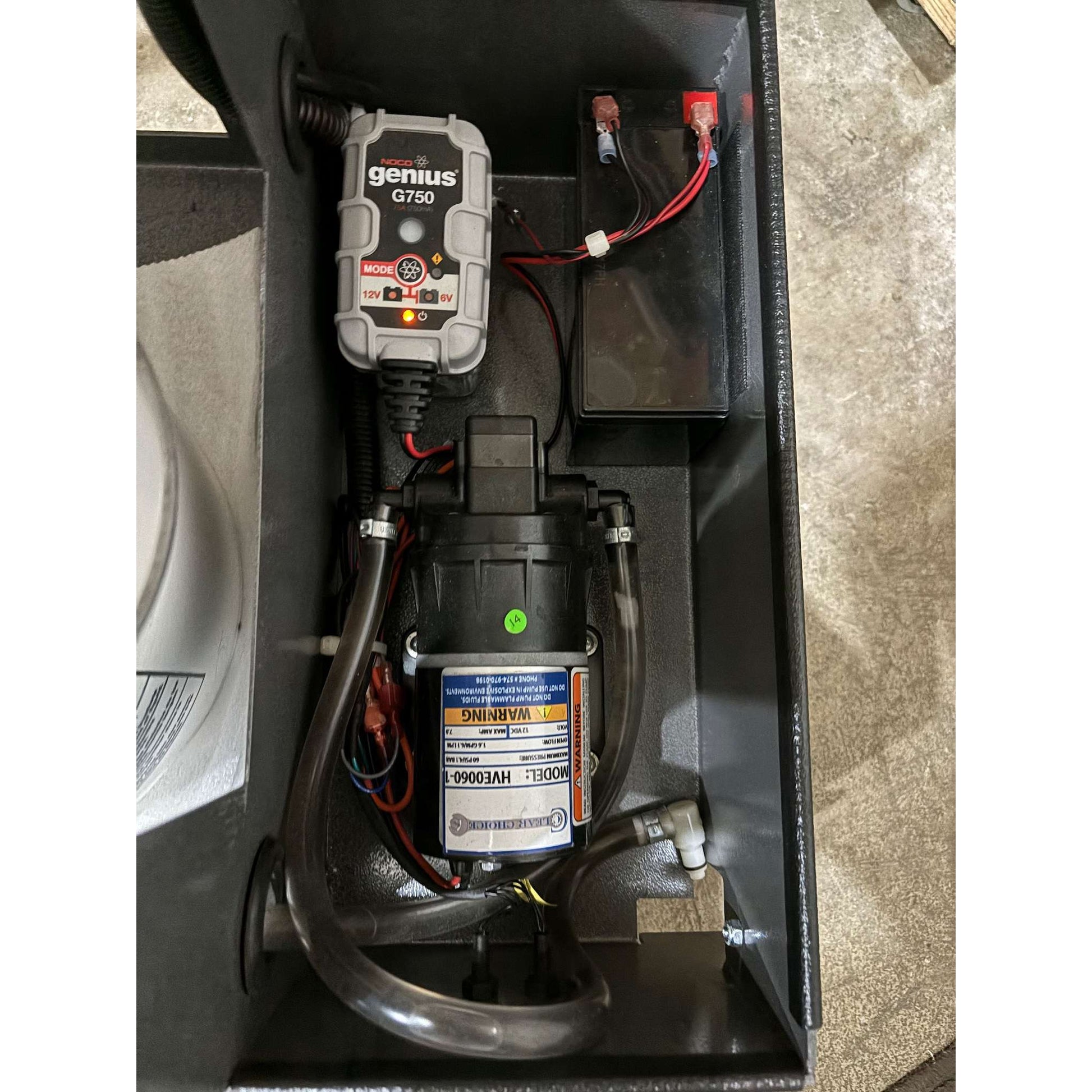Hawk Enterprises HAWK Flight Applicator with Battery-Powered Pump - 36 ...